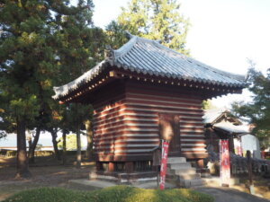 鑁阿寺「校倉（宝庫）」の写真です。