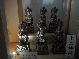 竜泉寺 十二神将立像の写真です。