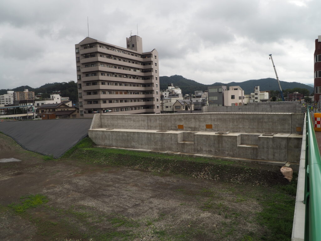 中橋上流側の新橋脚の写真です。