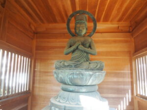 長林寺 大日如来坐像の写真です。