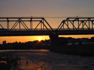 渡良瀬橋の夕日の写真です。
