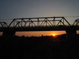 渡良瀬橋の夕日の写真です。