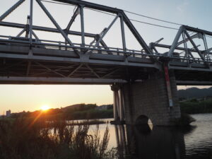 渡良瀬橋の夕日の写真です。