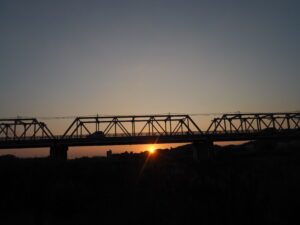 渡良瀬橋の夕日の写真です。