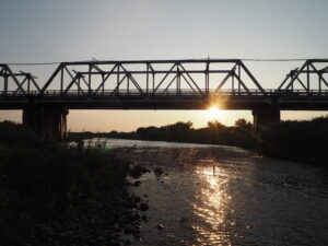 渡良瀬橋の夕日の写真です。