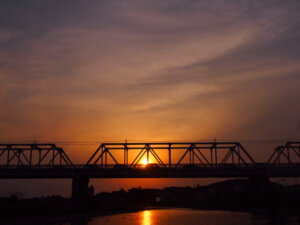 渡良瀬橋の夕日の写真です。