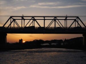 渡良瀬橋の夕日の写真です。
