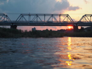 渡良瀬橋ぼ夕日の写真です。