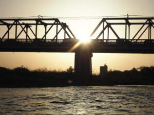 渡良瀬橋の夕日の写真です。