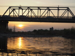 渡良瀬橋の夕日の写真です。