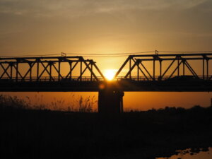 渡良瀬橋の夕日の写真です。