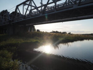 渡良瀬橋と太陽の写真です。