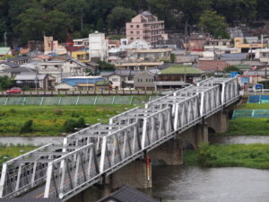 男浅間山から臨む渡良瀬橋の写真です。