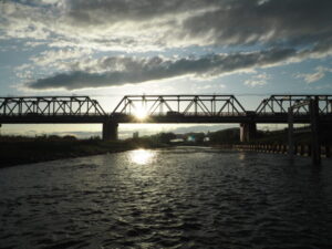 渡良瀬橋の夕日の写真です。