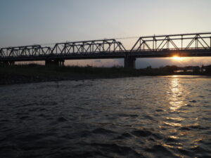 渡良瀬橋の夕日の写真です。