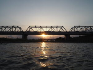 渡良瀬橋の夕日の写真です。