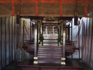 八雲神社の幣殿の写真です。