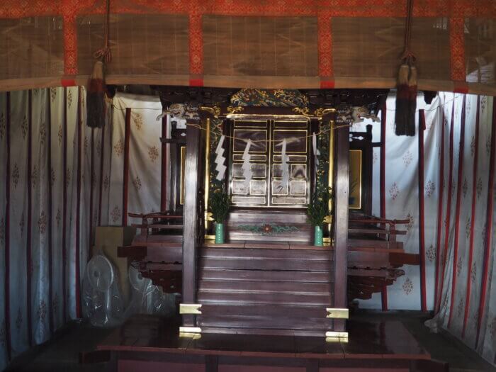 八雲神社の幣殿の写真です。