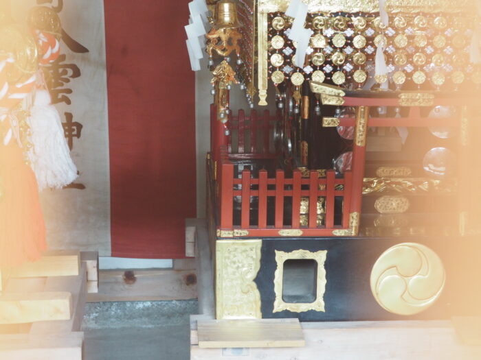 八雲神社:祭壇の写真です。