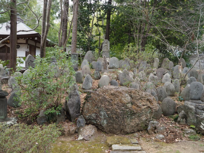 足利三十三観音霊場巡り：山川 長林寺の庚申塚の写真です。