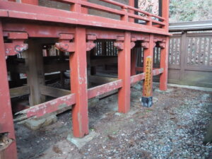 樺崎八幡宮：足利義兼公の墓標です。