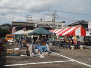ヤングヤング夏祭り：うまいもん屋台の写真です。