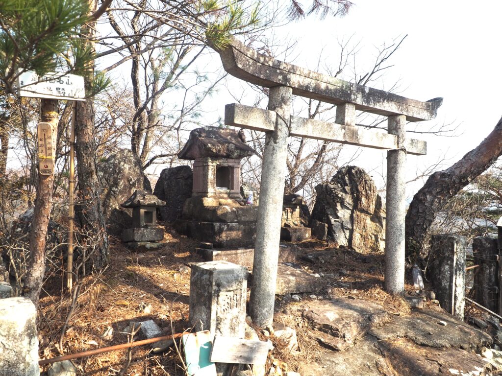 湯殿山神社の写真です。