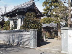 善徳寺：参道の写真です。