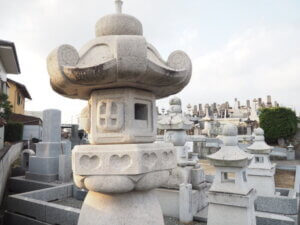 正善寺 善道寺型灯籠の写真です。