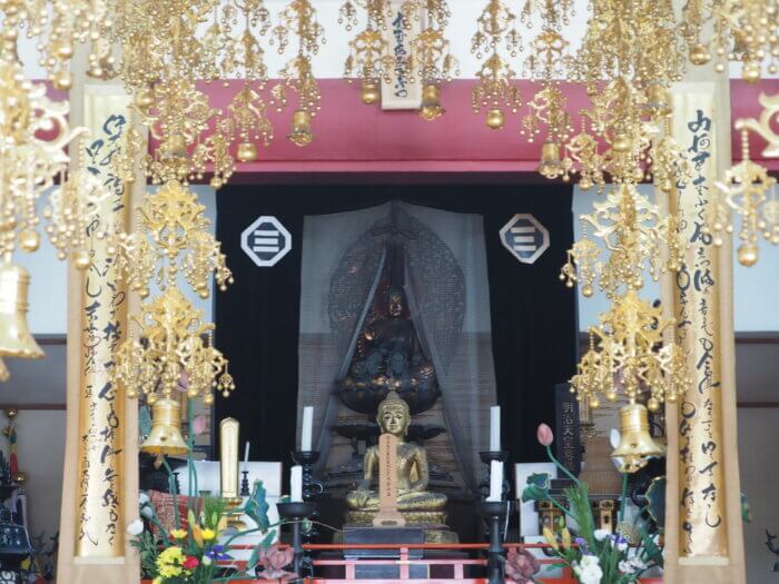 常念寺:須弥壇の写真です。