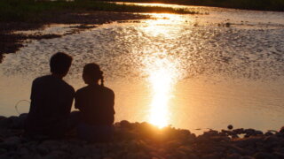 渡良瀬橋と7月の夕日の写真です。